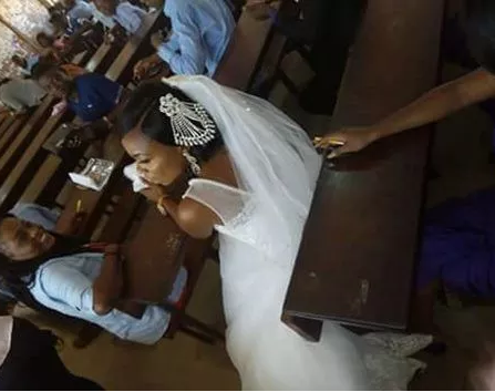 Bride puts her wedding on hold to write her exam at the University - Photos