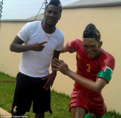 Asamoah Gyan honoured with bizarre statue