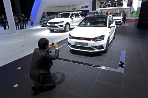 Europe car sales speed up in April