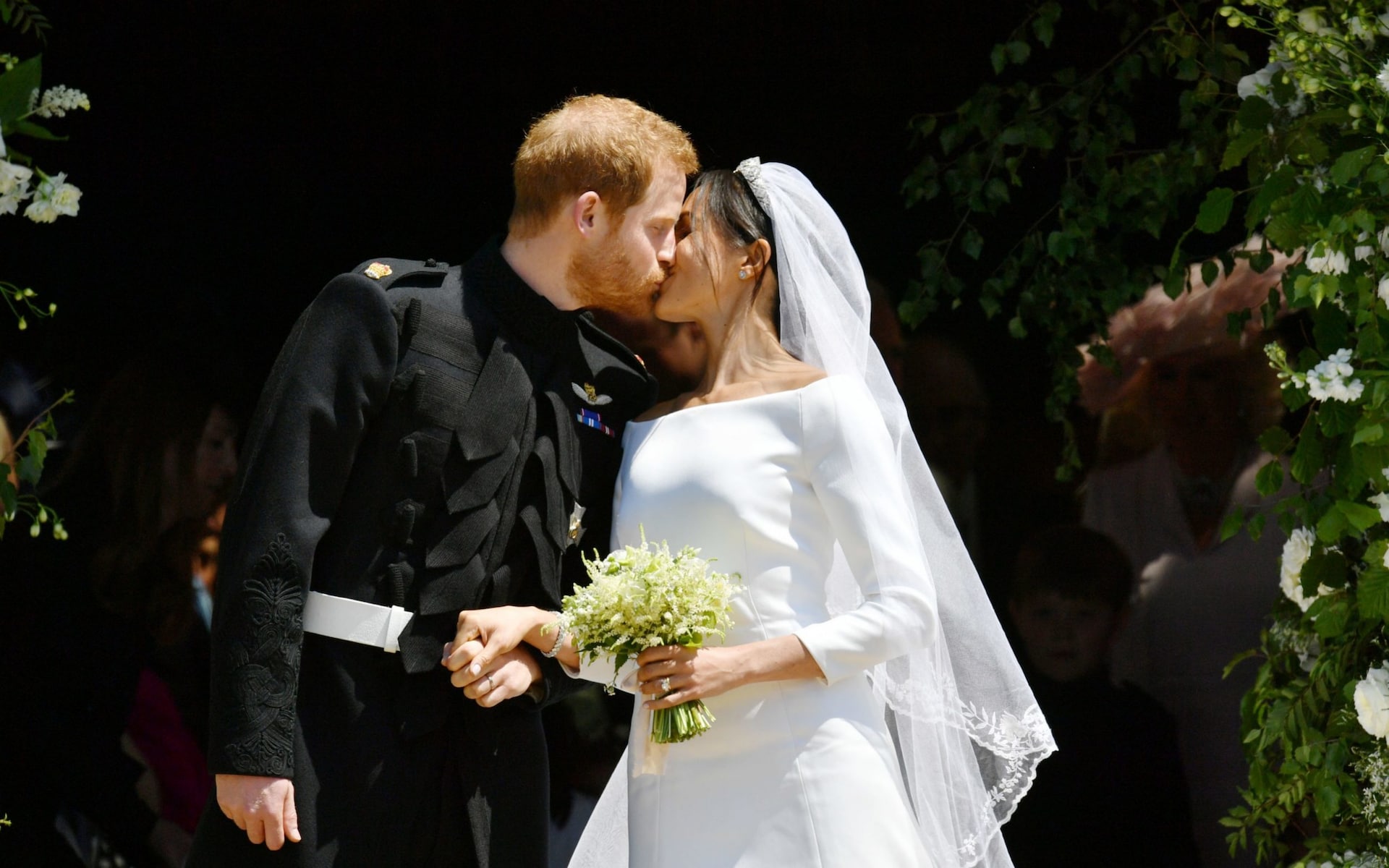 Prince Harry weds Meghan: The Kiss, Crowds Delight & Royal Celebration