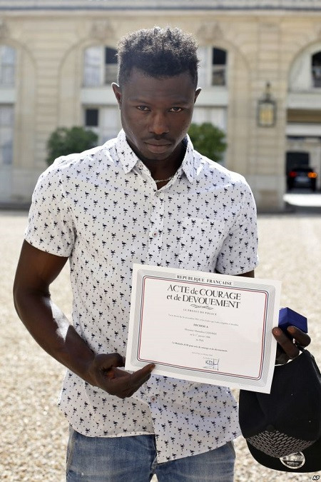 Malian "Spider-Man" saves 4-year-old baby in France
